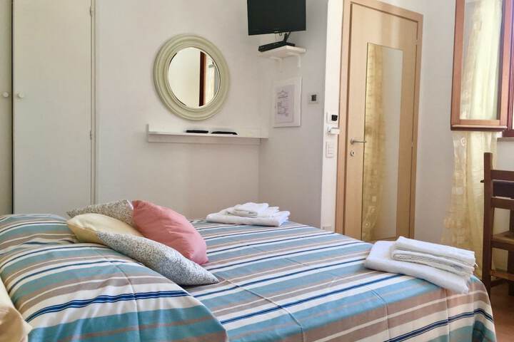 Room 8 of 47