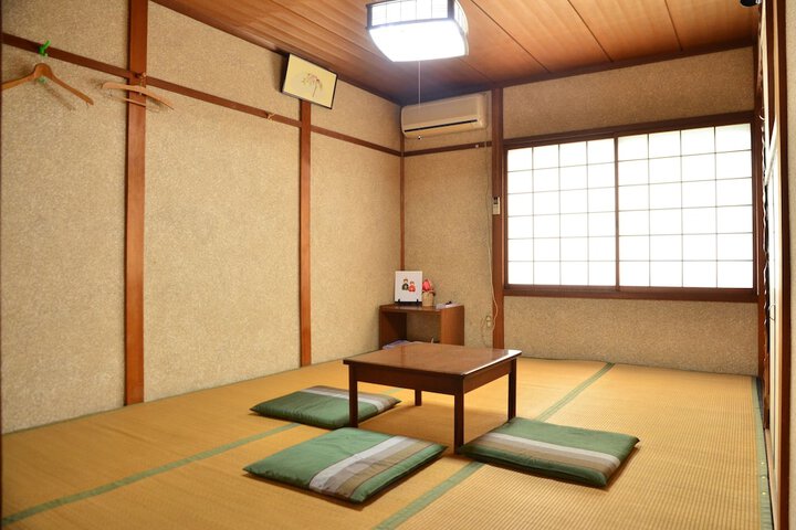 Room 6 of 19