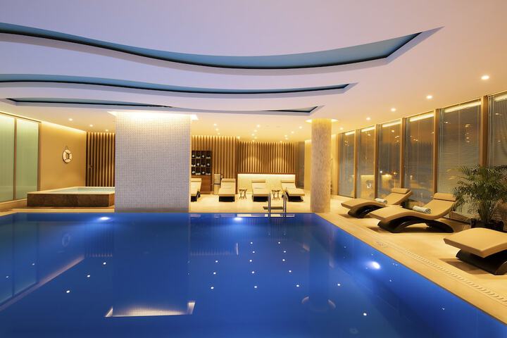 Pool Hotel