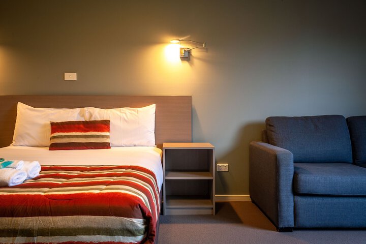 Room 9 of 37