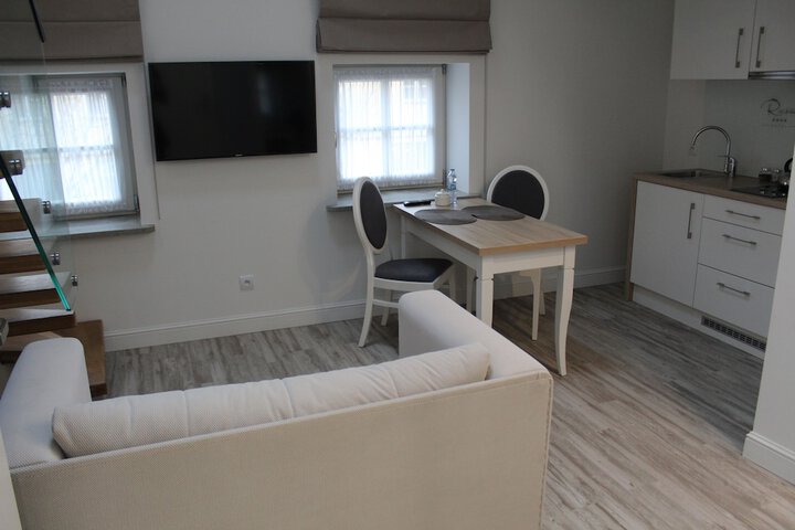 Room 4 of 46