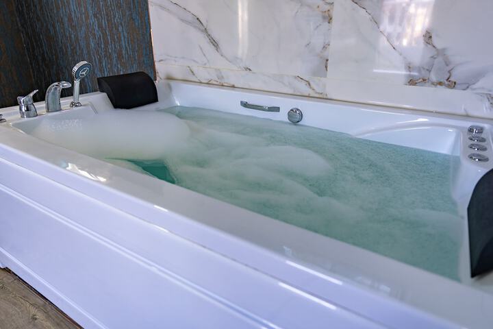 Hot Tub 50 of 58