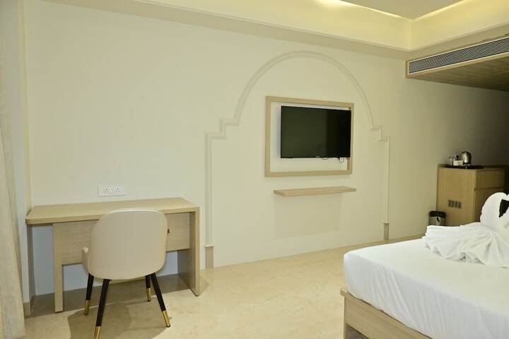 Room 11 of 27