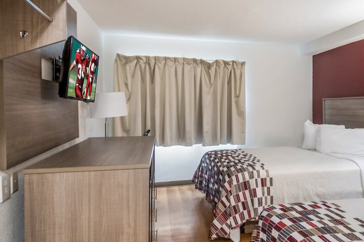 1 Queen Bed (13 of 14)