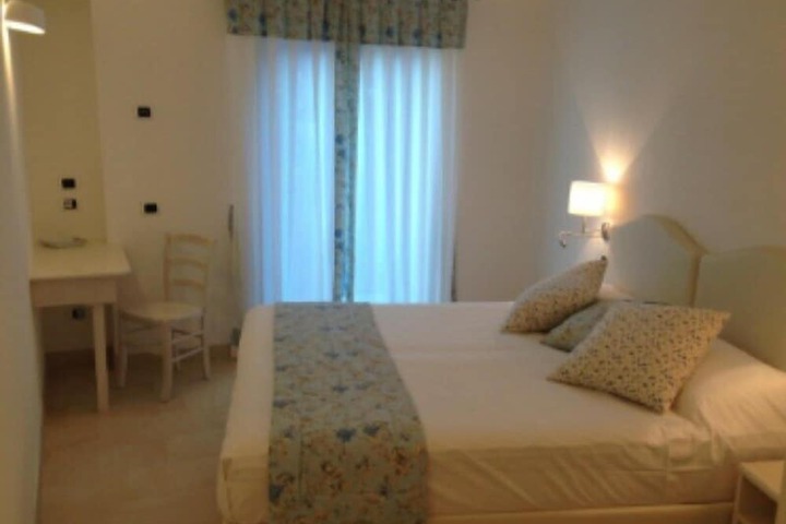 Room 12 of 48