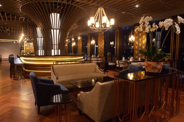 Lounge 46 of 54
