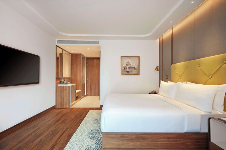 Room 8 of 38