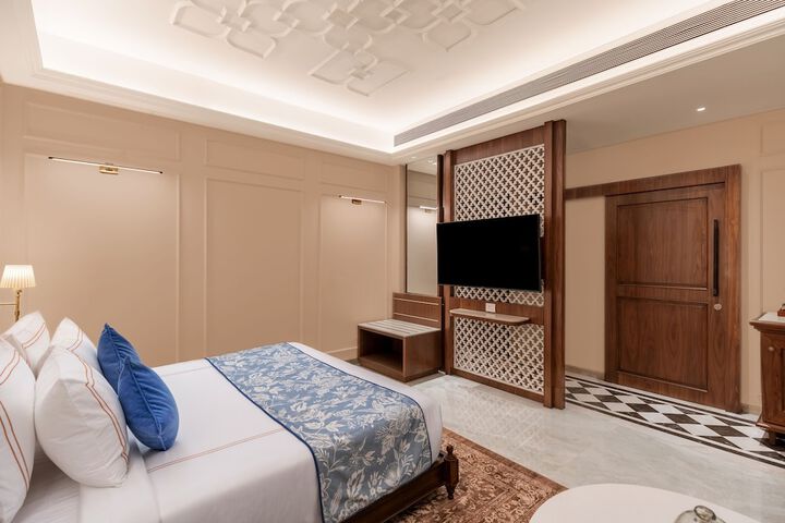 Room 17 of 74