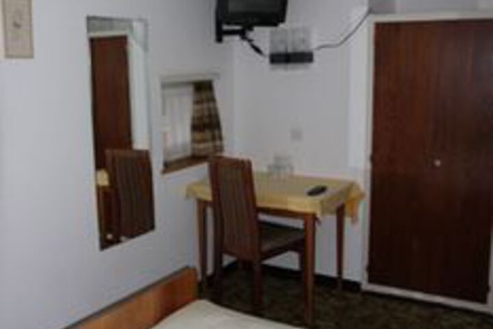 Room 27 of 53