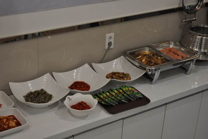 Dining 102 of 110
