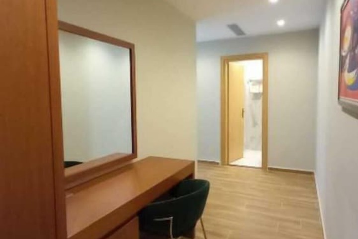 Room 35 of 104