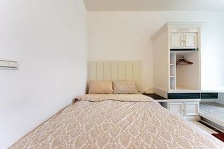 Room 15 of 19