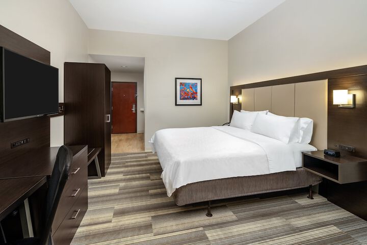1 King Bed Suite (12 of 18)