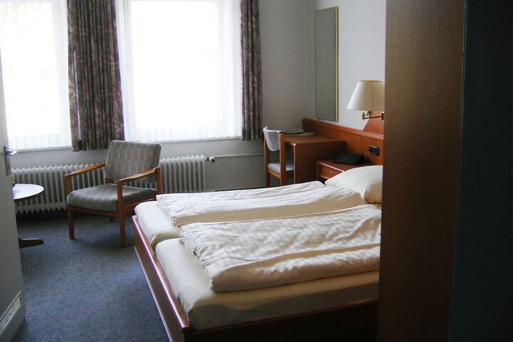 Room 6 of 40