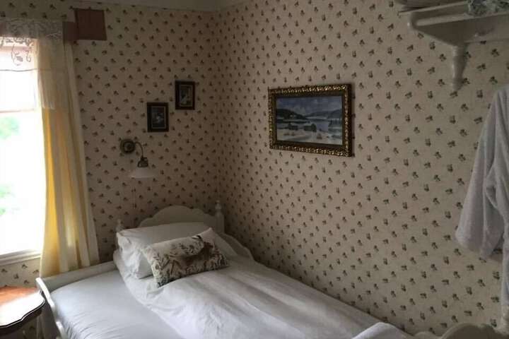 Room 2 of 22