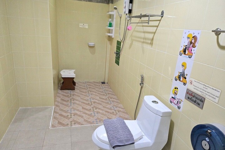 Room 33 of 47