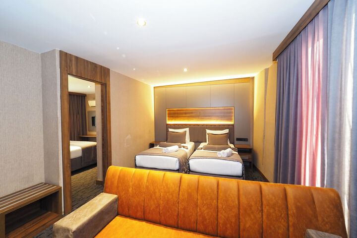 Room 21 of 38