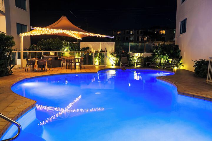 Pool 240 of 272