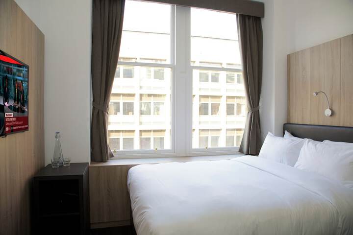 Room 8 of 45