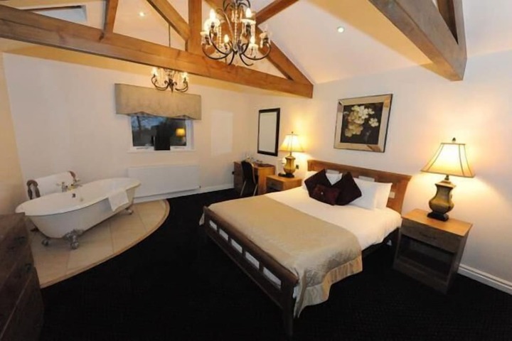 Room 4 of 48
