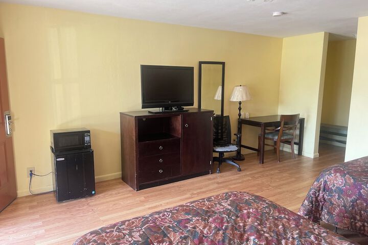 Room 4 of 13