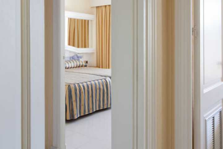 Room 2 of 135