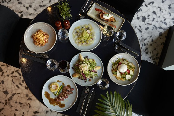 Dining 52 of 92