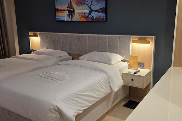 Room 34 of 87