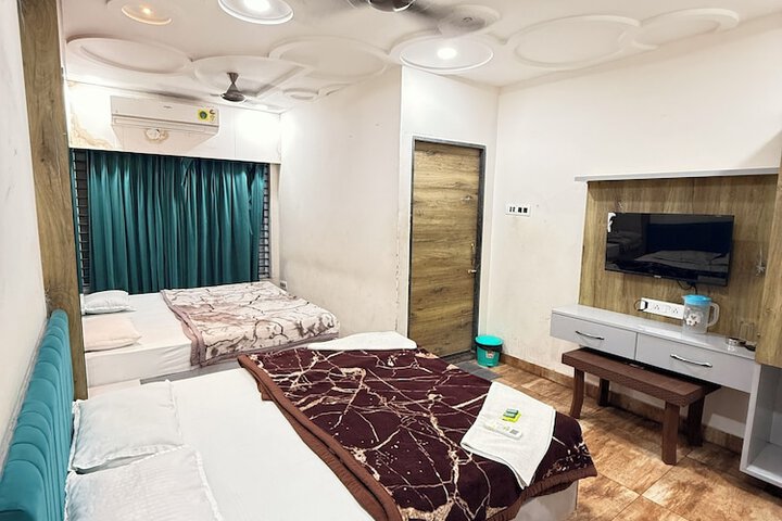 Room 13 of 19