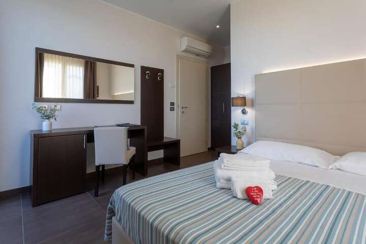 Room 12 of 18