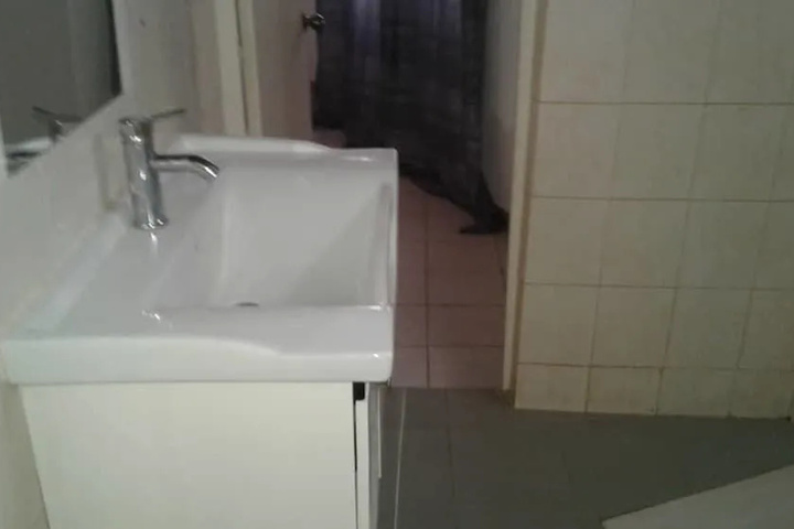 Room 6 of 8