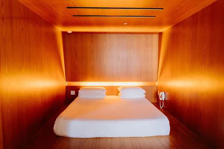 Room 15 of 52