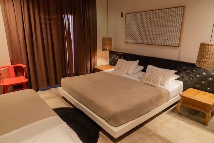 Room 3 of 98
