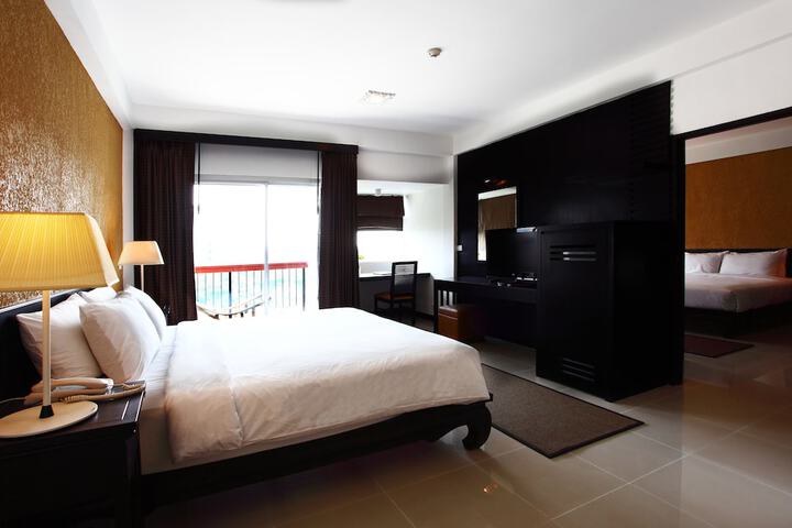 Room 3 of 86