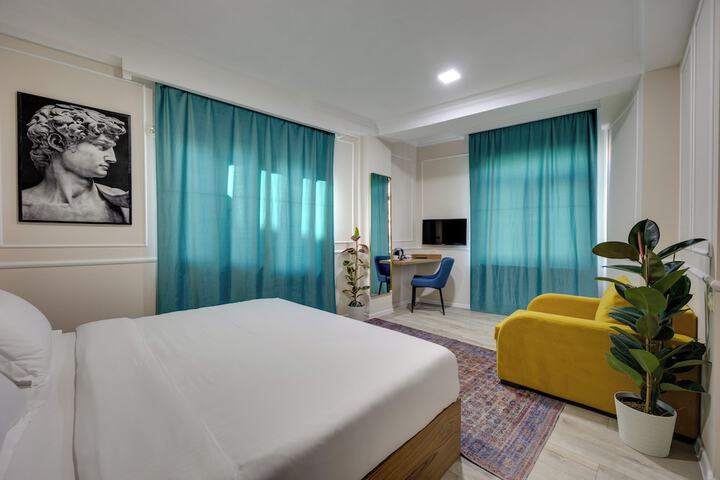 Room 15 of 23