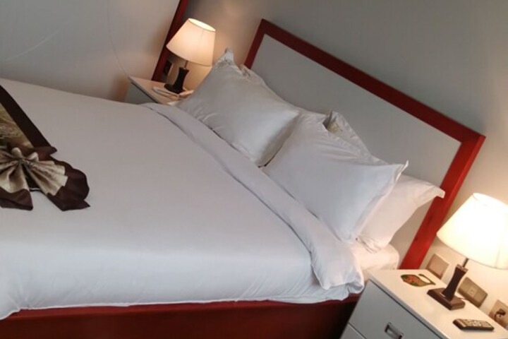 Room 9 of 25