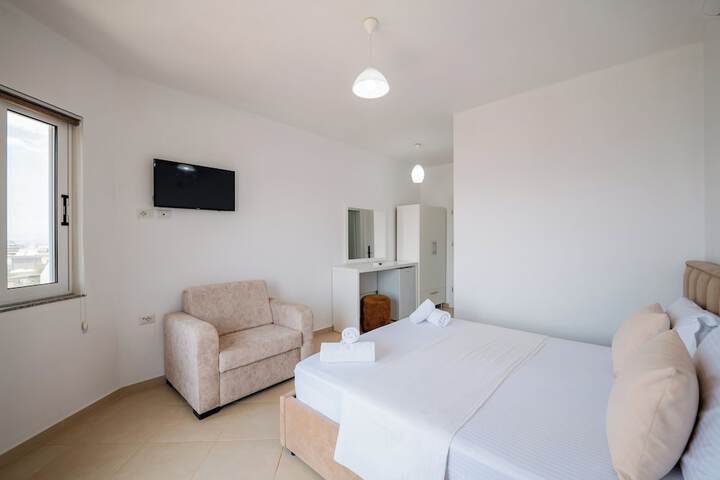Room 2 of 113