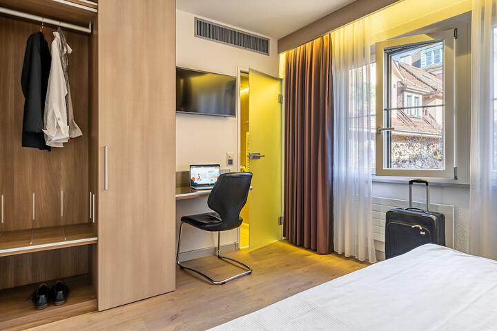Room 38 of 107