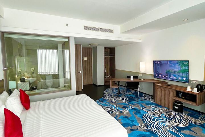 Room 12 of 122