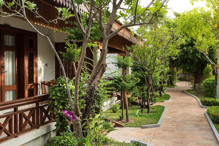 Hotel Exterior 68 of 78