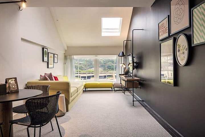 Room 16 of 125