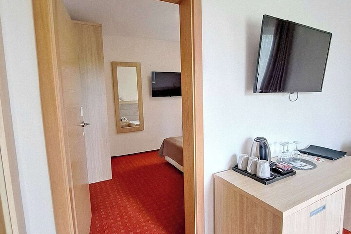 Room 18 of 87