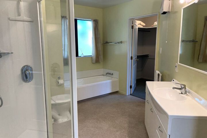 Room 6 of 34