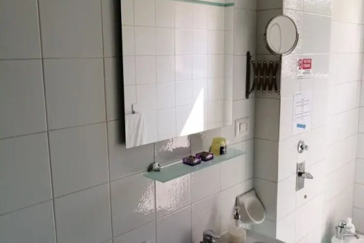 Room 8 of 20