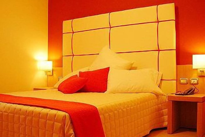 Room 16 of 39