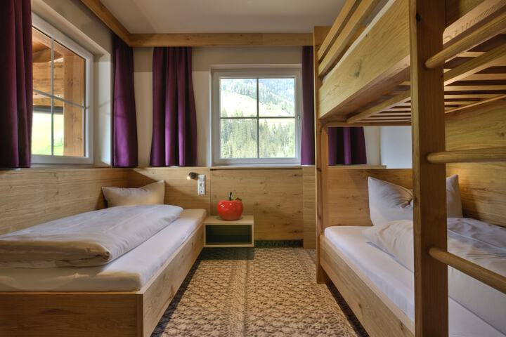 Room 14 of 77