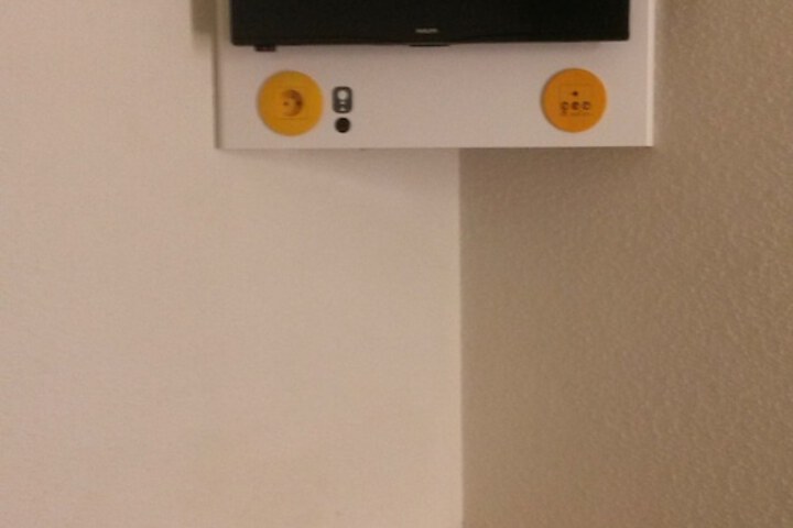 Room 6 of 18