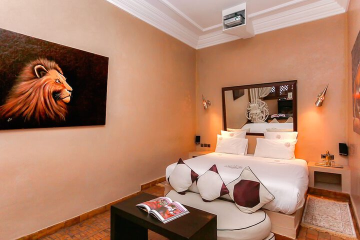 Room 16 of 79