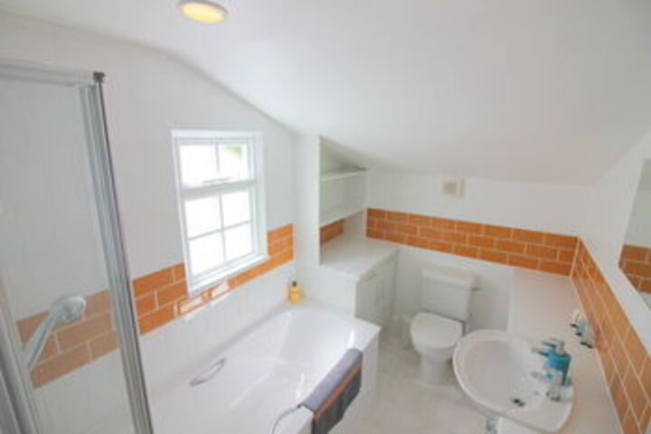 Room 4 of 18