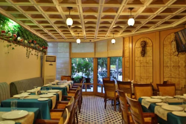 Dining 8 of 10